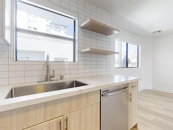 4th image of 1121 N La Cienega Blvd #104