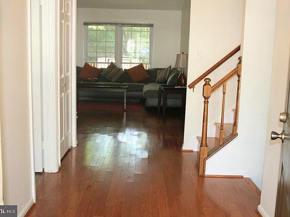 3rd image of 13711 Eastcliff Cir