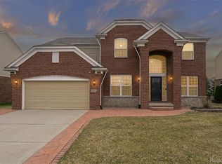 49184 Gracechurch Rd, Macomb, MI 48044