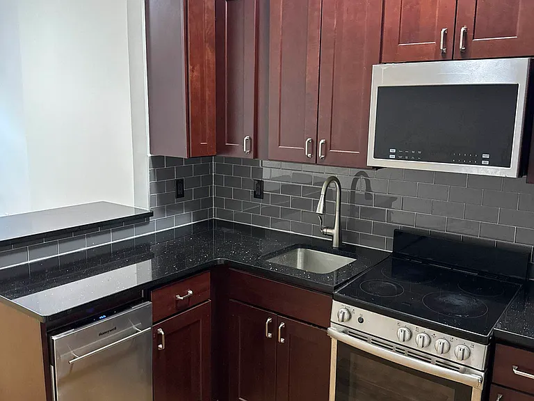 398 3rd Ave #2B — Photo 1