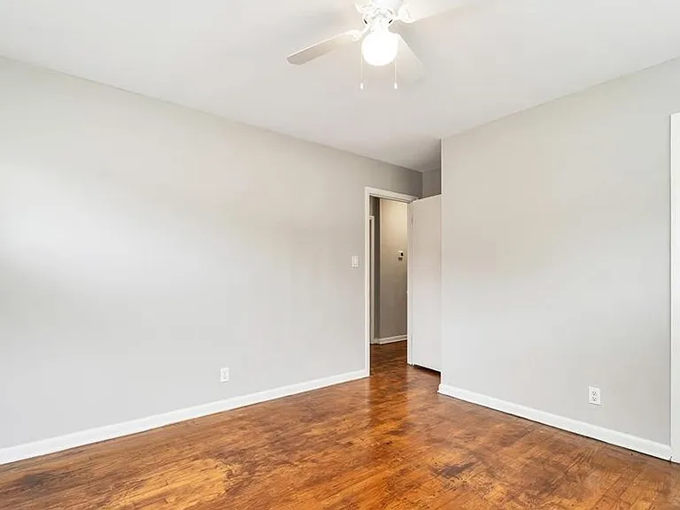 612 Marguerite Dr NW — Photo 3