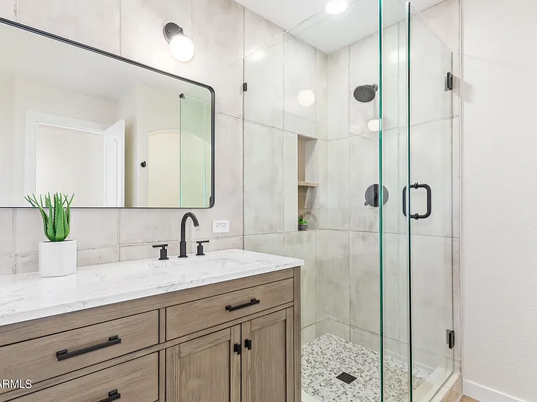 1018 W Kings Ave — Photo 23