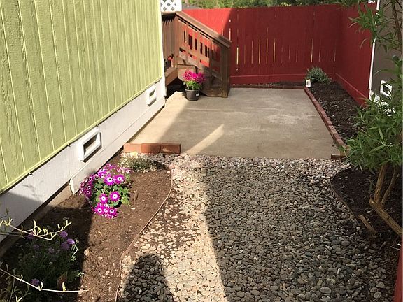 4th image of 83 NW Lopez Ln