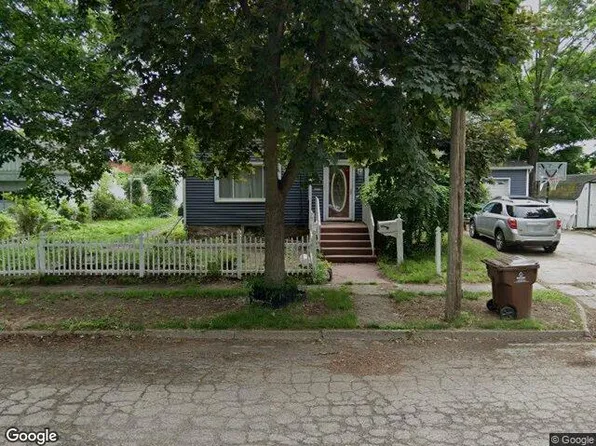 120 N Elizabeth St, Bellevue, MI 49021