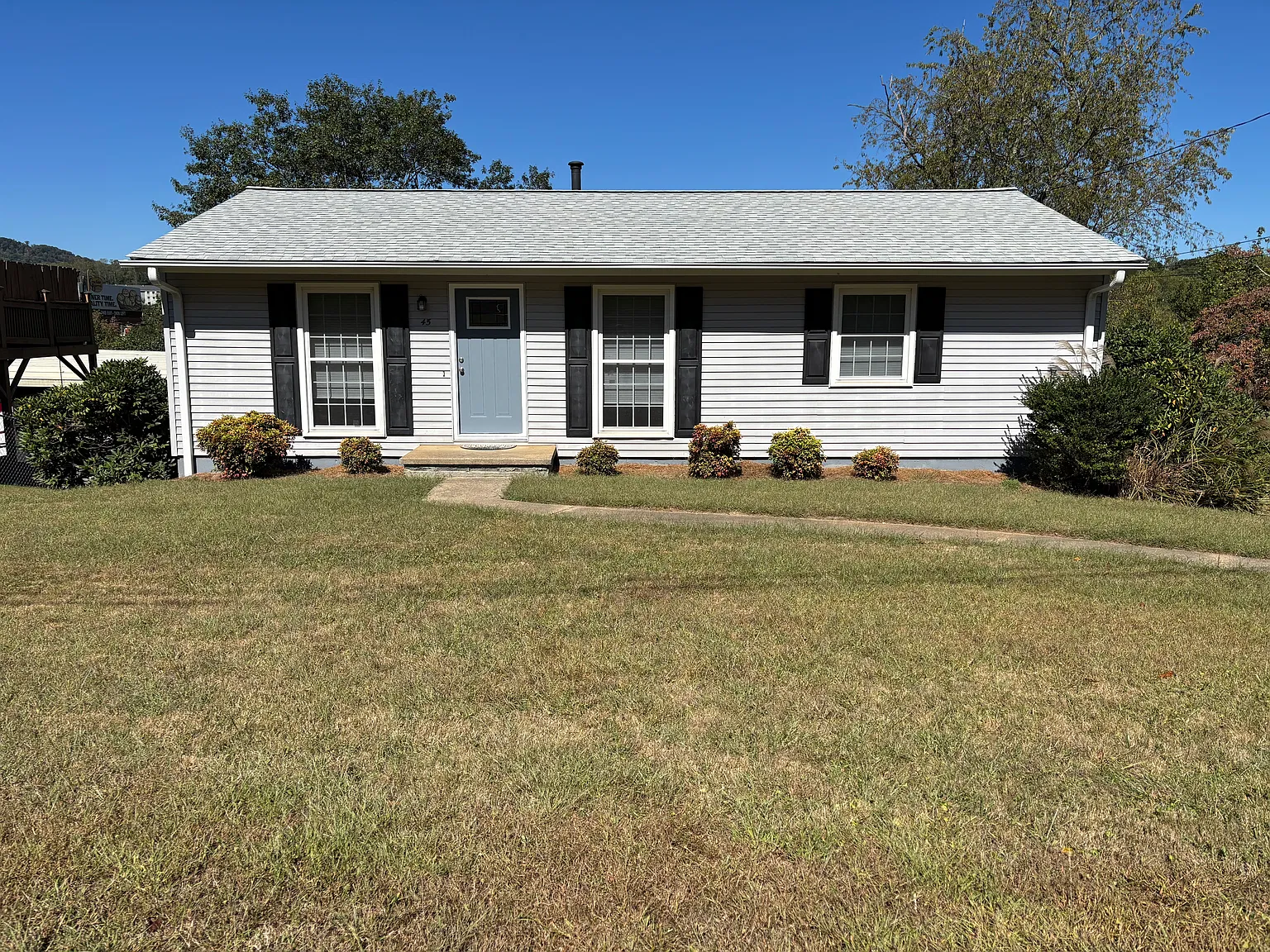 3 bed, 1000 sqft, $2,100 — Photo 1
