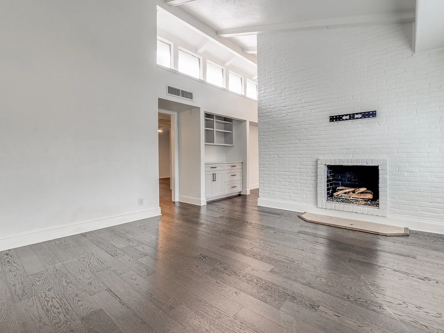 3 bed, 1224 sqft, $2,400 — Photo 2