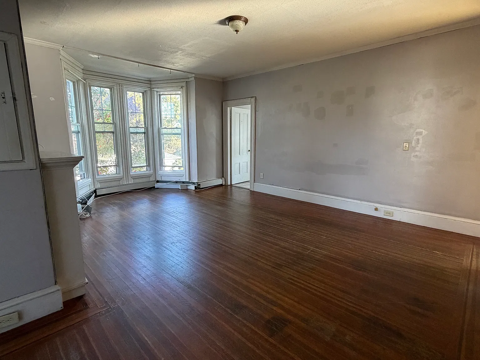 3 bed, 1300 sqft, $1,900 — Photo 3