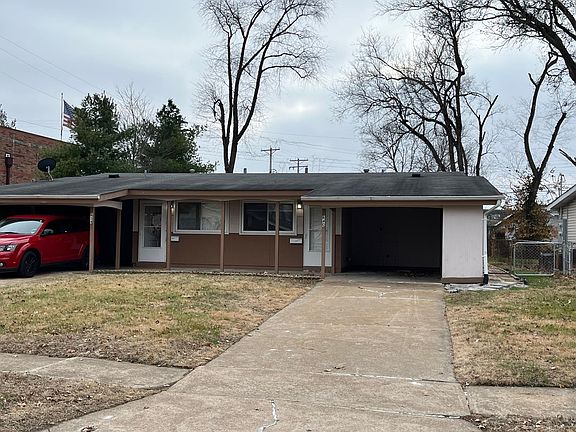 2nd image of 640 Loyola Dr #640