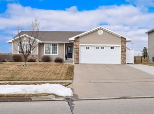 10223 Catalina Dr, Johnston, IA 50131