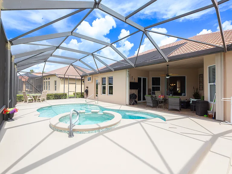 923 SW Grand Reserves Blvd — Photo 53