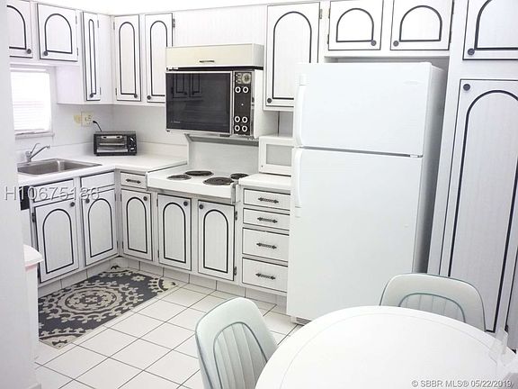 3rd image of 9611 N Hollybrook Lake Dr APT 209