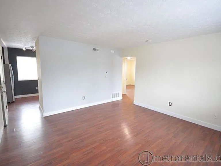 188-190 E Kinnear Aly #192 — Photo 2