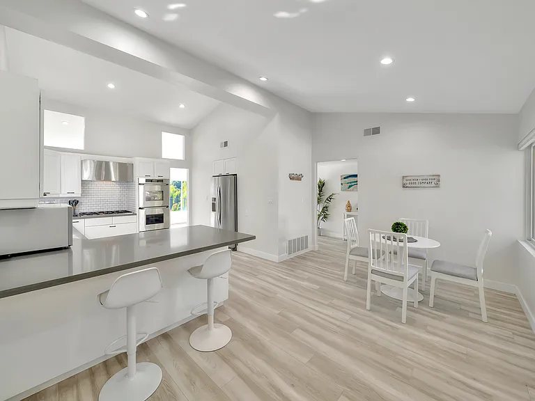 5565 Ostin Ave — Photo 27