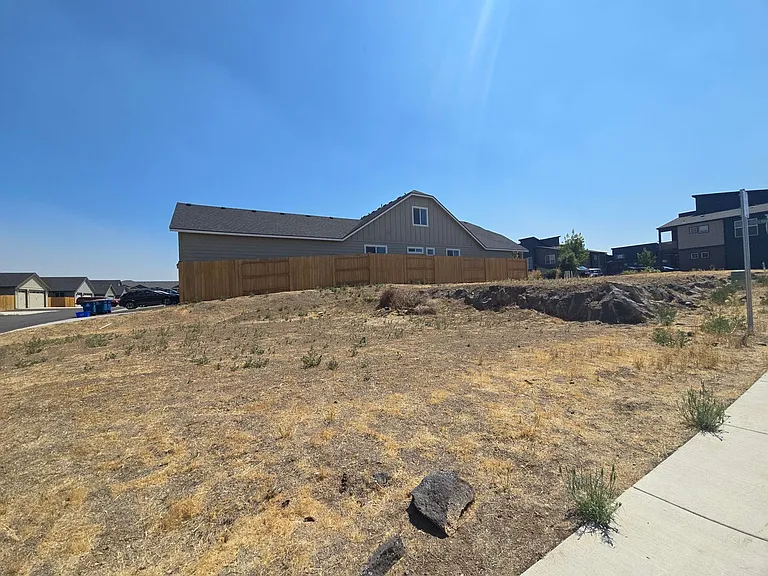 3869 SW Newberry Ave — Photo 2