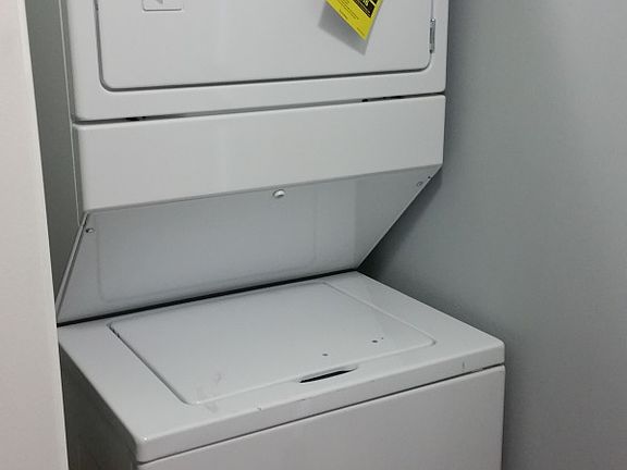 5th image of 648 Kosciuszko St APT 4B