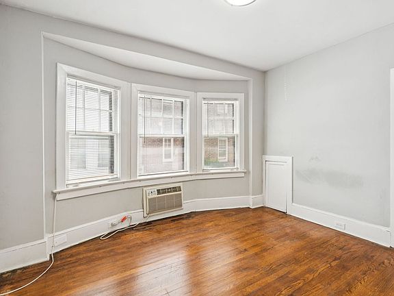 3rd image of 2254 Bryn Mawr Ave APT 1A