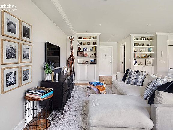 3rd image of 2 Horatio St APT 6S