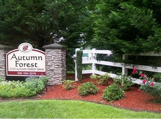 10 Pinebark Ln, Browns Summit, NC 27214