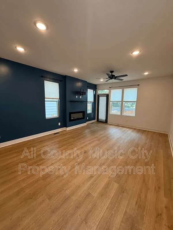 3 bed, 2.5 bath, 1564 sqft, $2,325 — Photo 4