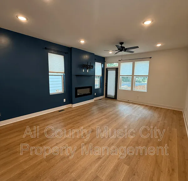 204B Alta Loma Rd — Photo 4