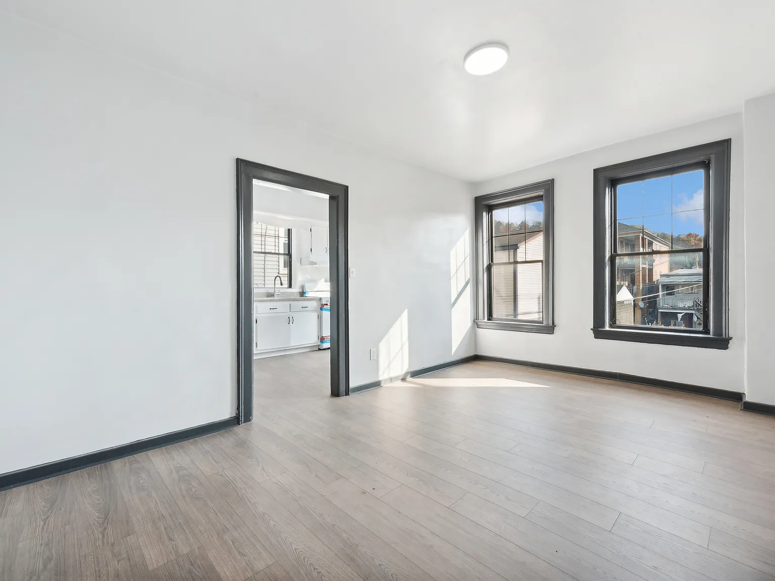 318 Middle Ave — Photo 4
