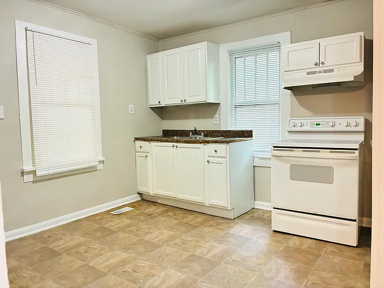 308 W Sullivan St — Photo 7