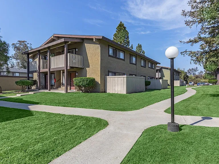 Saddleback Ranch Apartments — Photo 55