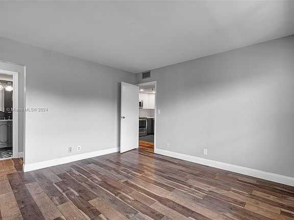 5th image of 3100 W Rolling Hills Cir APT 403
