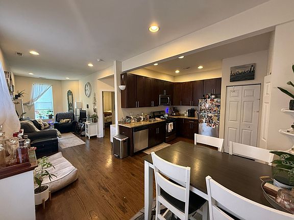 2nd image of 1508 W Chestnut St APT 2F