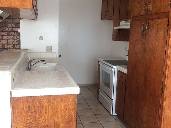 3rd image of 2919 Toyon Dr Unit 2