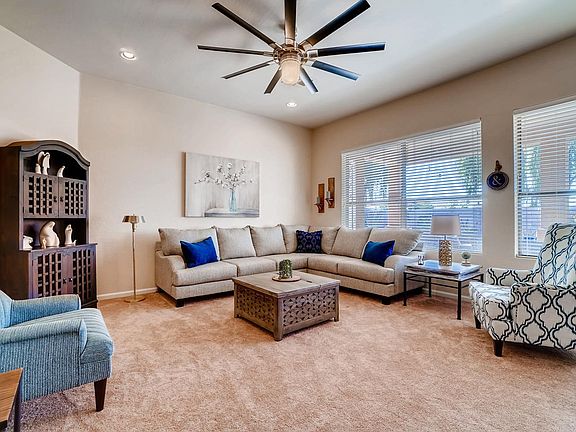 LARGE LIVING ROOM