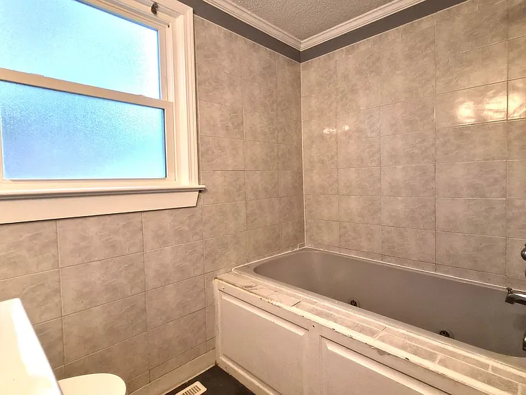 332 N Fishtrap Rd — Photo 11