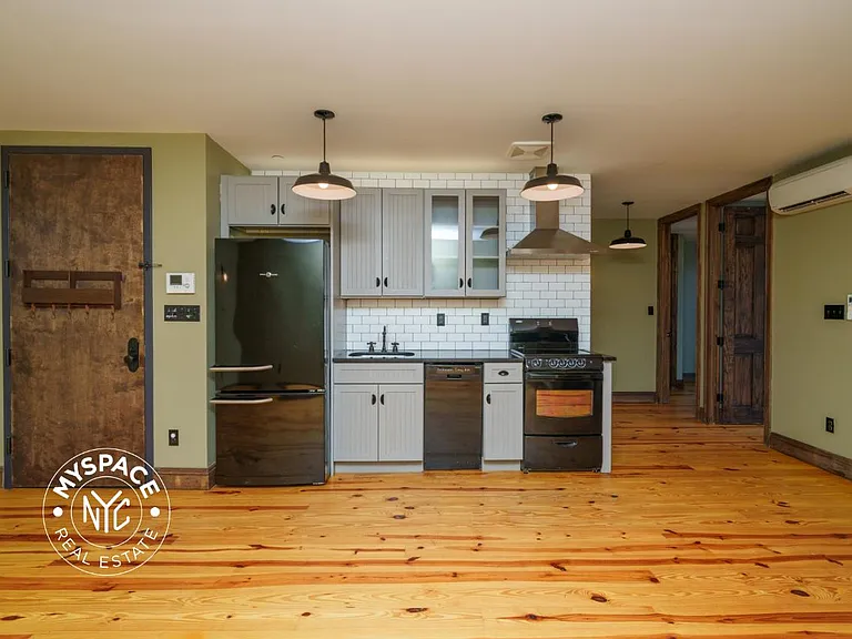 45 Newell St #2B — Photo 5