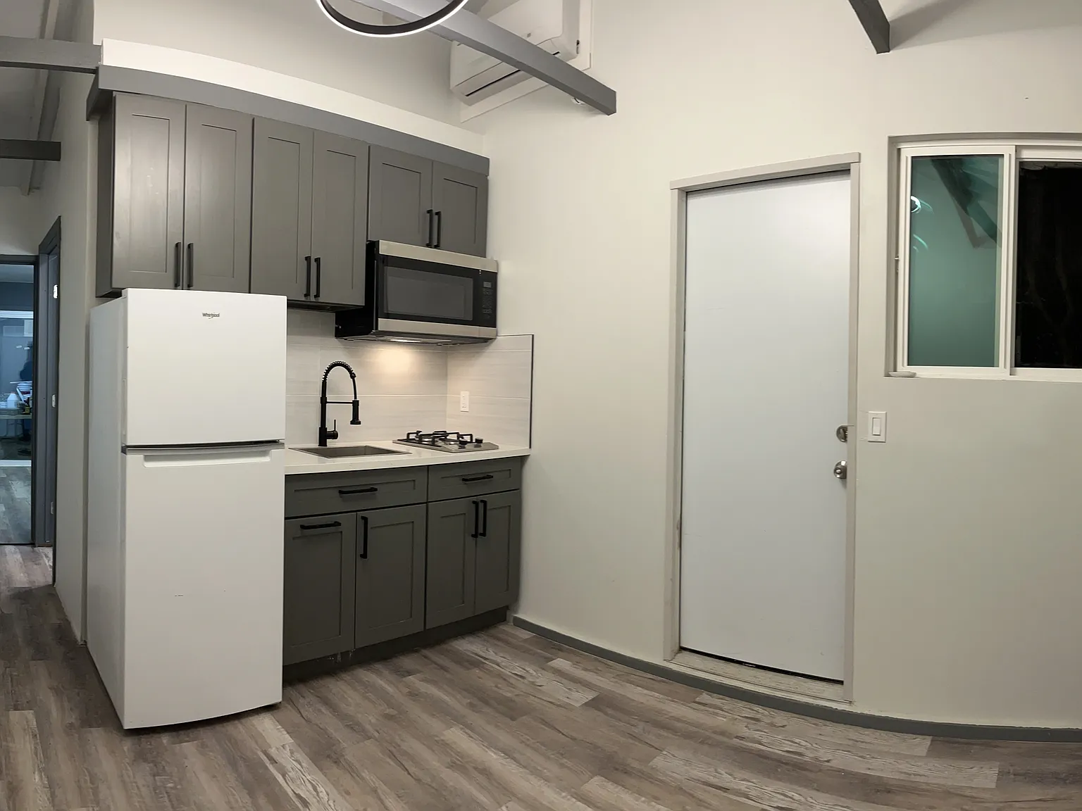 1 bed, 350 sqft, $2,200 — Photo 4