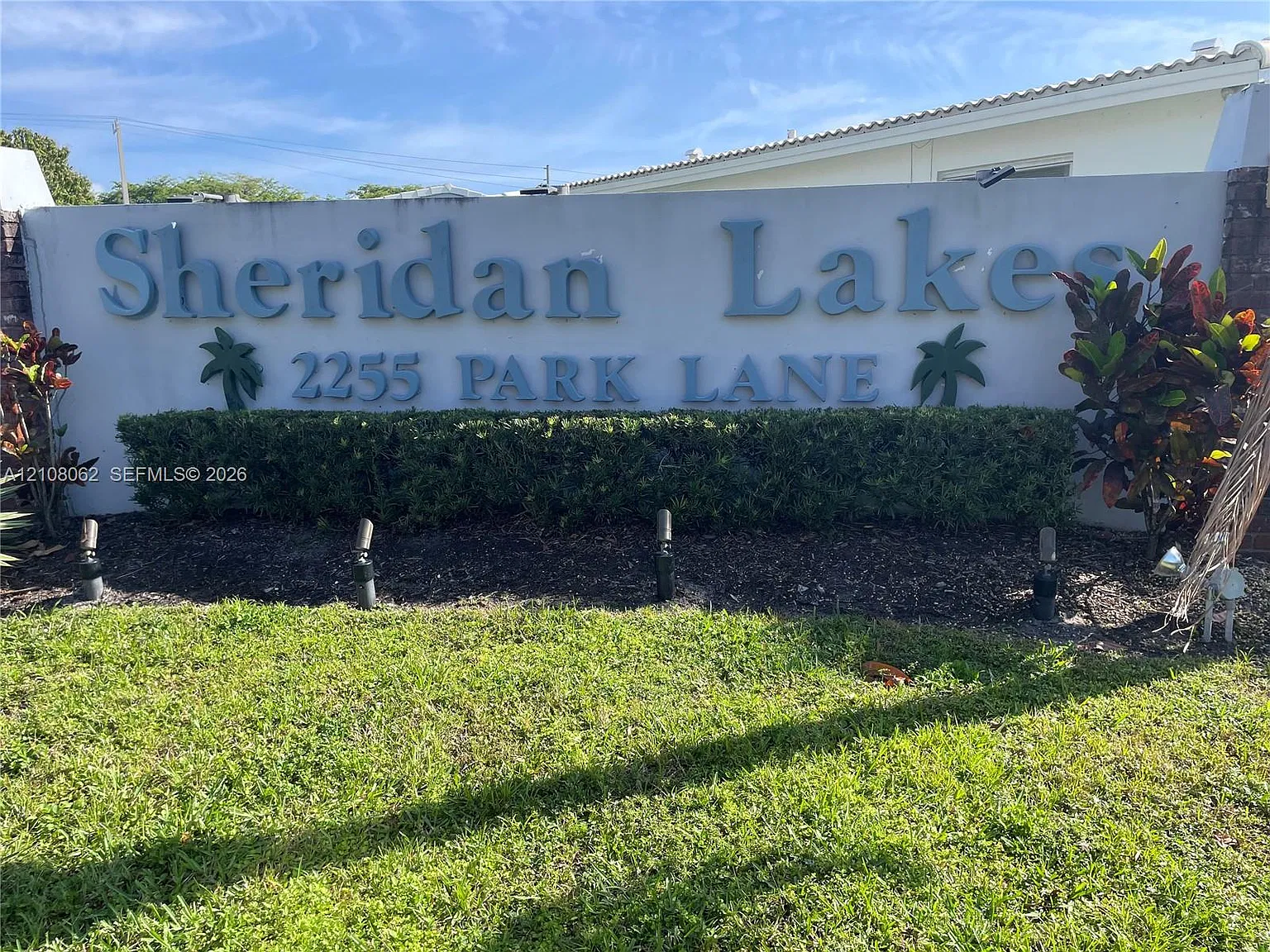 Sheridan Lakes Condo Apts — Photo 1