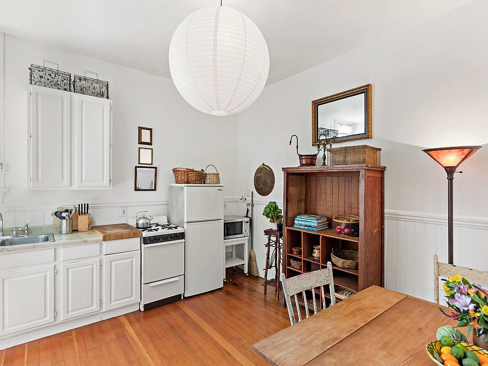 Eat in kitchen