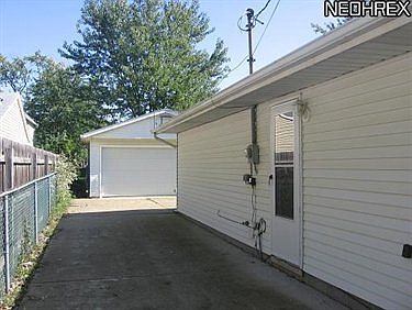 5th image of 319 Franklin Ave