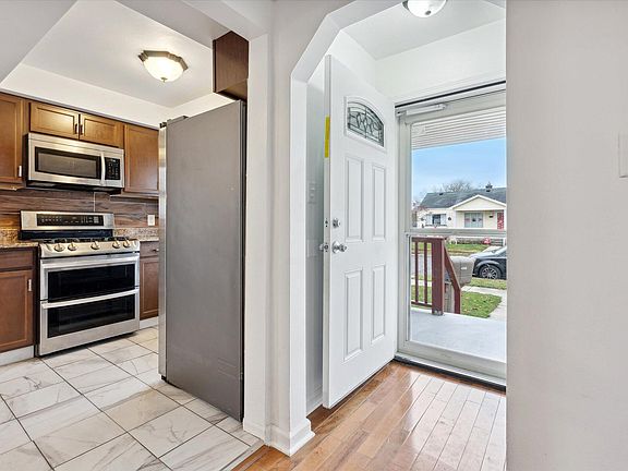 2nd image of 4068 17th St