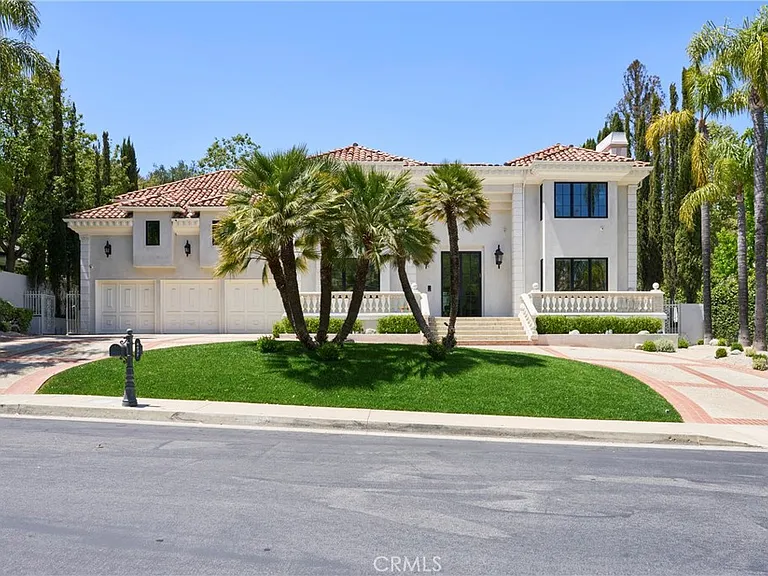 4427 Westchester Dr — Photo 1