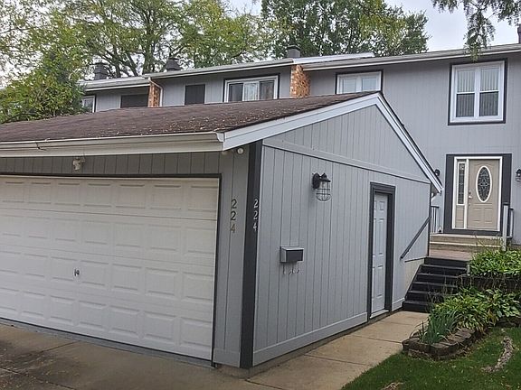 3rd image of 224 Oakwood Ln