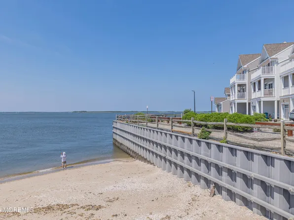 1 Seabird Lane #202, Highlands, NJ 07732