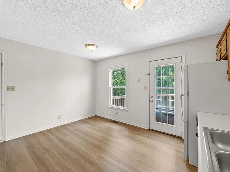 253 Moncrest Dr — Photo 10