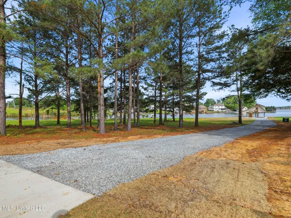 199 Harbor View Dr, Madison, MS 39110