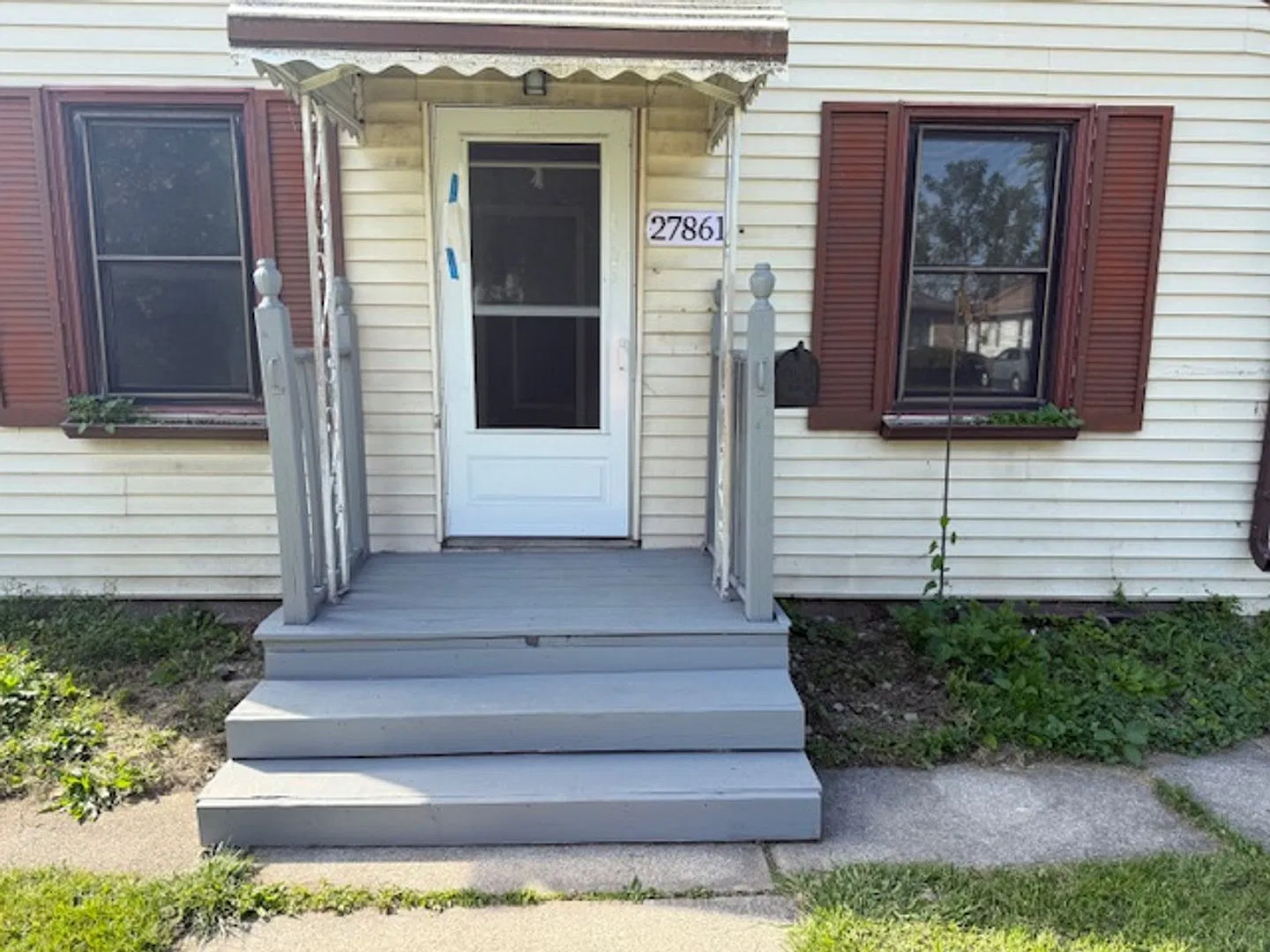 Charming & Move-In Ready 2-Bedroom Ranch in Roseville! — Photo 1