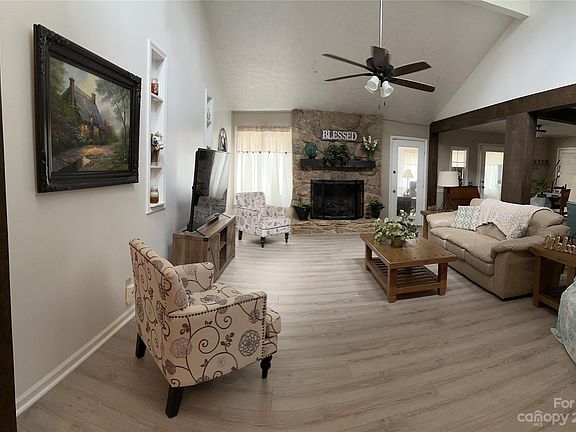 4th image of 870 Woodway Ln