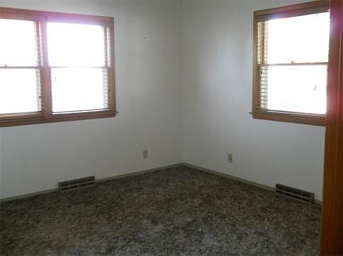 4th image of 307 N Monroe St