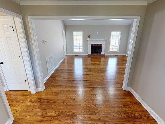 3rd image of 504 Greenridge Dr