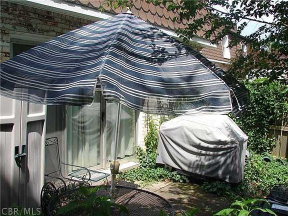 3rd image of 2871 Chateau Cir S