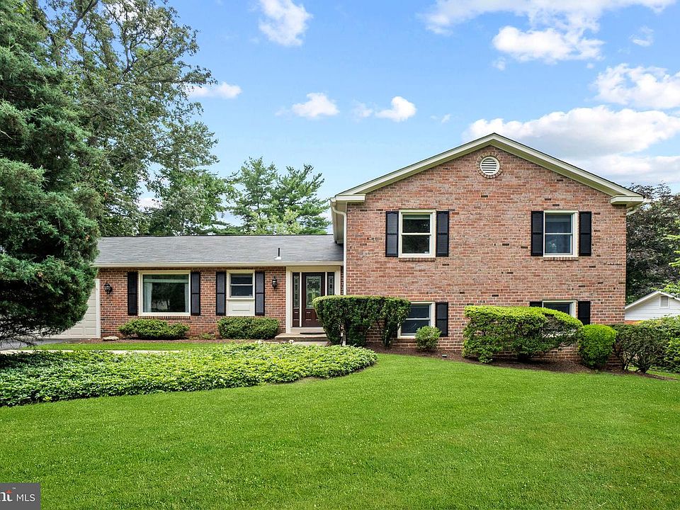 1st image of 8814 Maxwell Dr