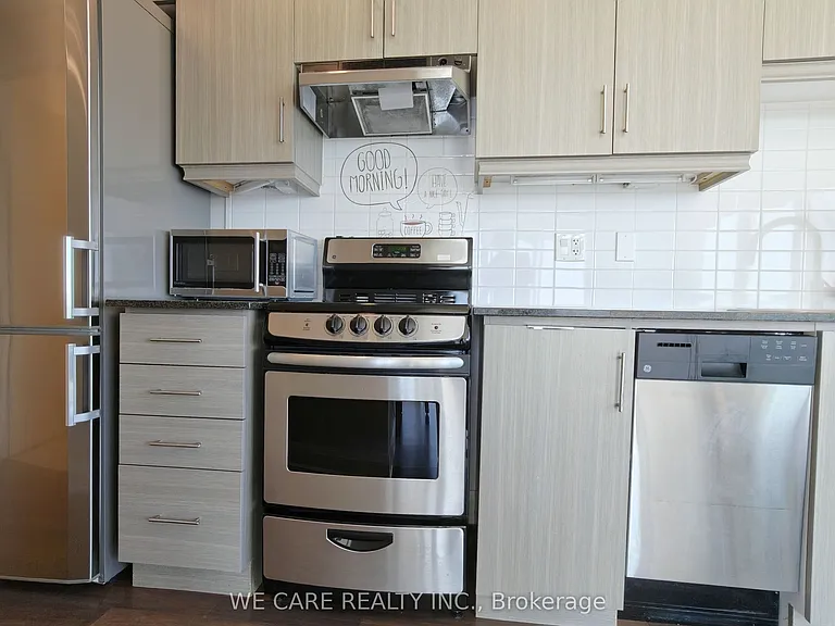 68 Canterbury Pl #Penthouse 05 — Photo 13